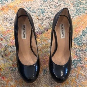 Steve Madden pumps- black and cork